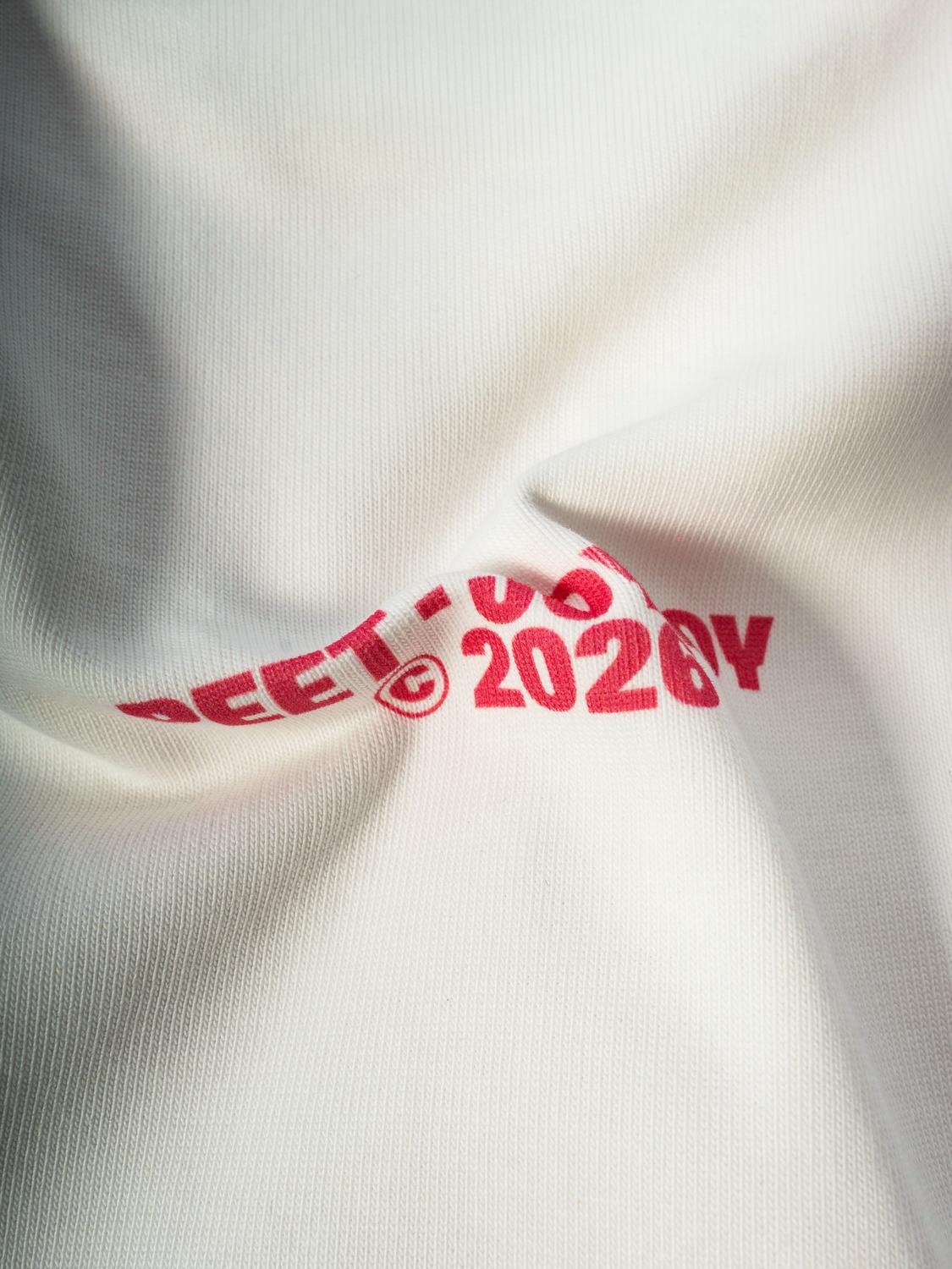 Détail du tissu plissé avec l'impression Peet - Joyboy 2026